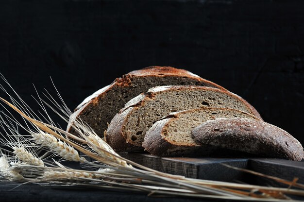 Roggebrood, in stukjes en oren gesneden