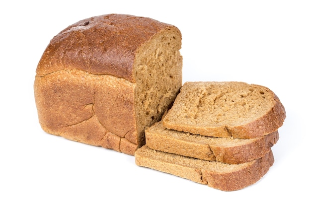 Roggebrood Met Gesneden Stukjes Geïsoleerd Witte Achtergrond