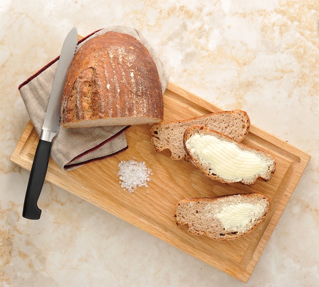 Roggebrood op het bord