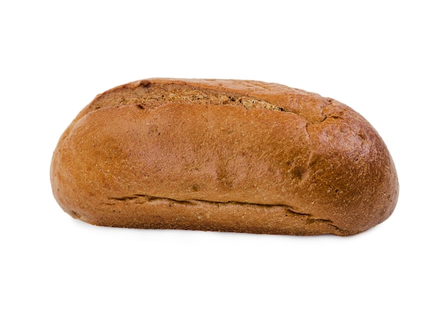 Roggebroodje dat op witte achtergrond wordt geïsoleerd