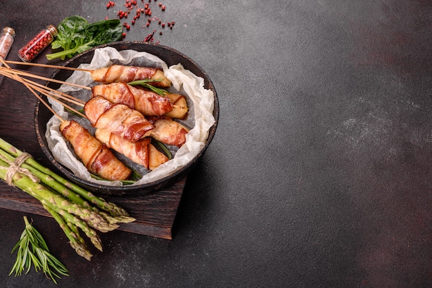 Roll with bacon and chicken mince on a stew with fresh asparagus and spices