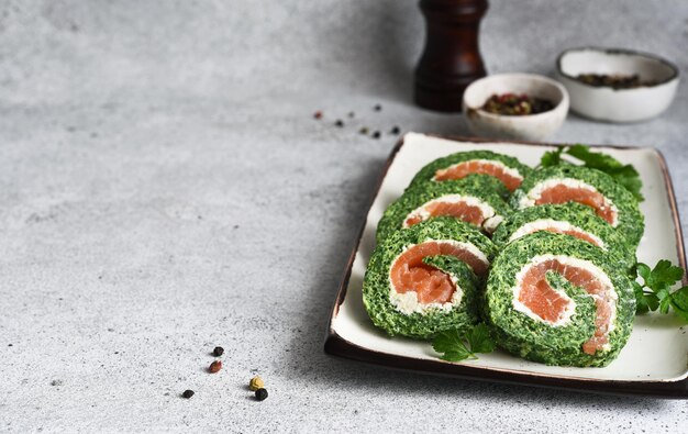 Roll with spinach and salmon. Snack with red fish and cheese and lemon.