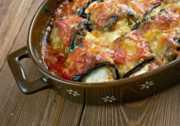 Rollatini di melanzane - Italiaans gerecht gemaakt met dunne plakjes aubergine,