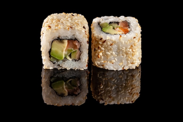 Rollen sushi met verschillende vullingen