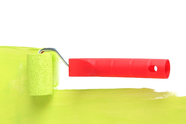 Фото Роликовая щетка с зеленой краской крупным планом