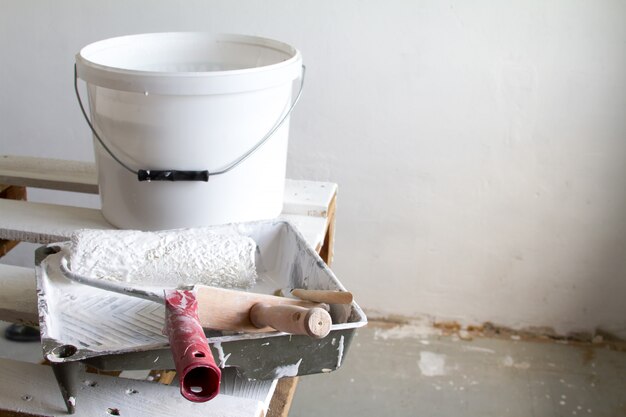 Roller Painting Container and the Painting Roller.