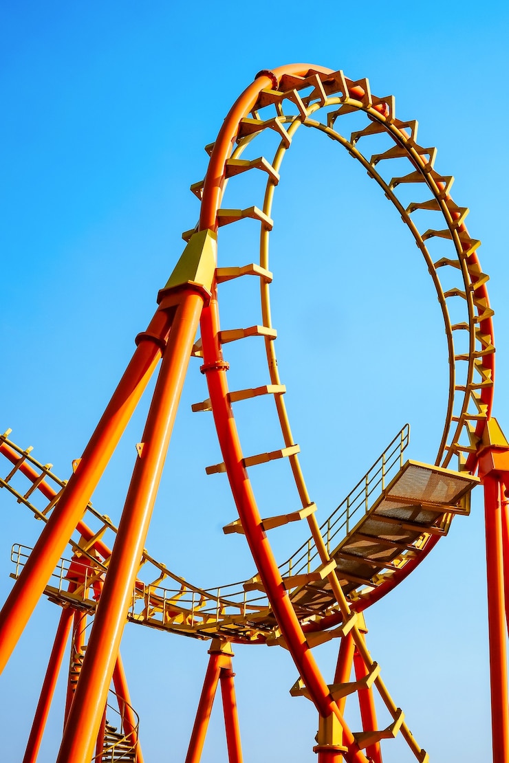 Photo rollercoaster track and the blue sky