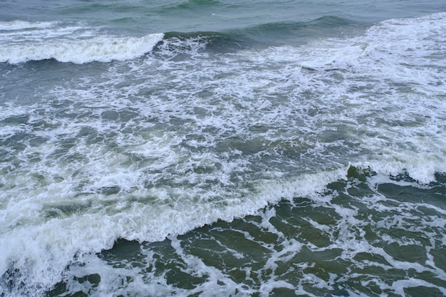 バルト海の嵐の間のうねり