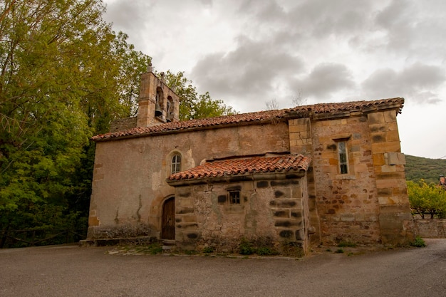 Romaanse kerk van san feliz in fontibre