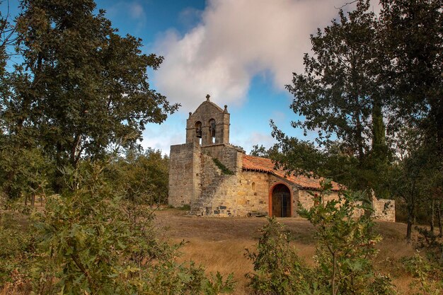 Romaanse kerk van San Mames in Otero del Monte.