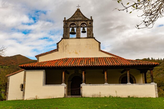 Romaanse kerk van San Vivente de Serapio.