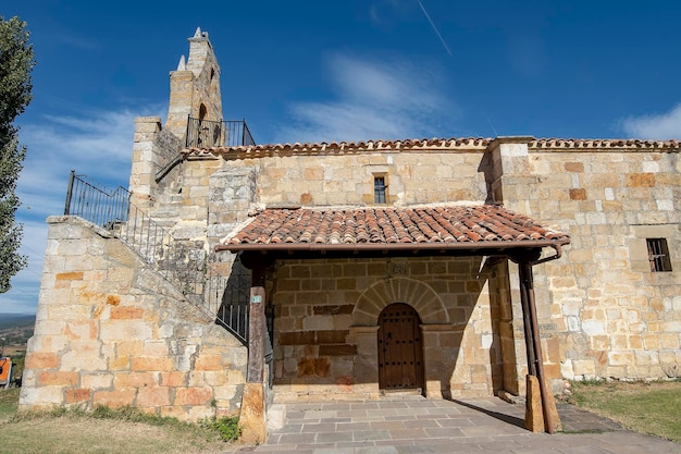 Romaanse kerk van santa juliana in sobrtepena