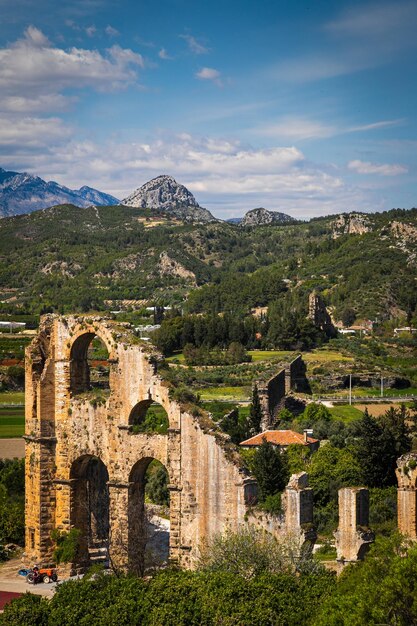 Photo roman aqueduct of the ancient city of aspendos turkey ancient bridge structure