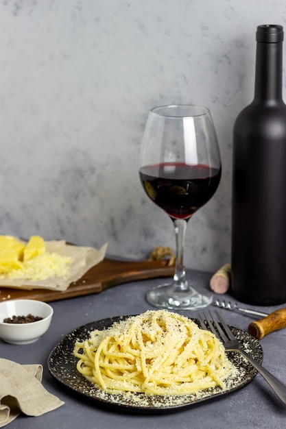 Roman pasta spaghetti with black pepper and cheese.