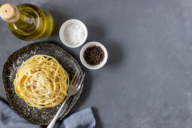 Roman pasta spaghetti with black pepper and cheese.