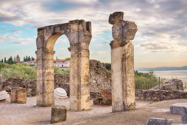 Roman ruïnes Grotte di Catullo of Grot in Sirmione, Gardameer, Noord-Italië.