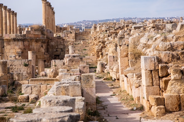 Photo roman ruins in the jordanian city of jerash