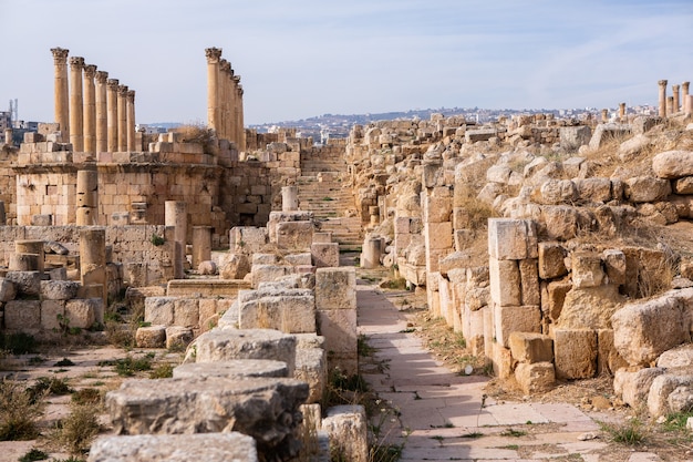 Photo roman ruins in the jordanian city of jerash