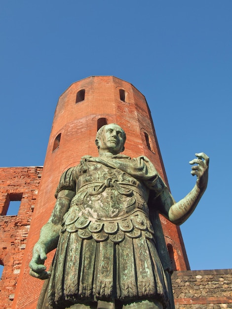 Foto statua romana di augusto