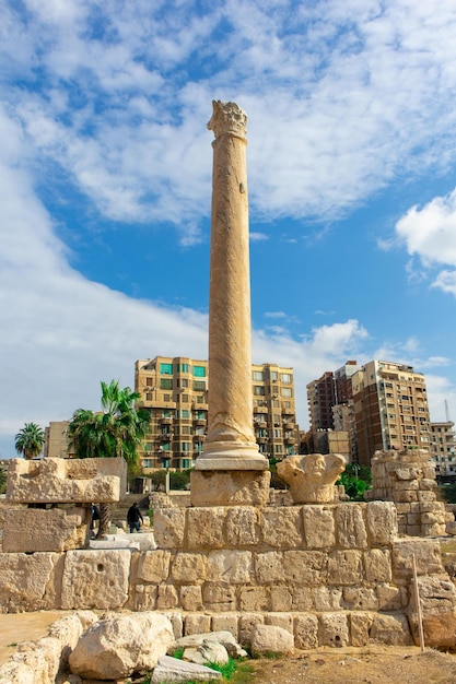 Photo roman theater column kom el dikka alexandria egypt