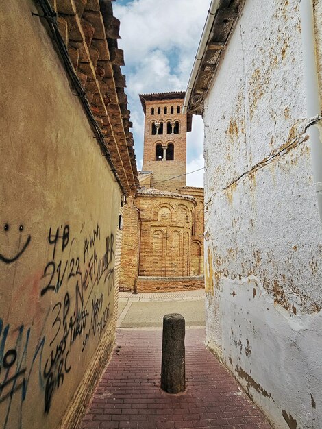 Photo romanesque church of san tirso with mudejar tower in sahagun province of leon