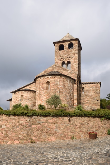 Chiesa romanica di sant vicens, espinelves, provincia di girona, catalogna, spagna