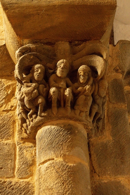 로마네스크 양식의 산타 마리아 데 빌라누에바 데 타베르가 교회 - 아스투리아스