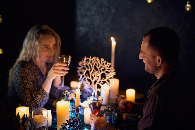 Cena romantica a lume di candela per due in ristorante