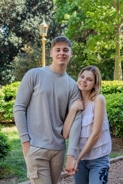 Photo romantic couple loving each other with a smile