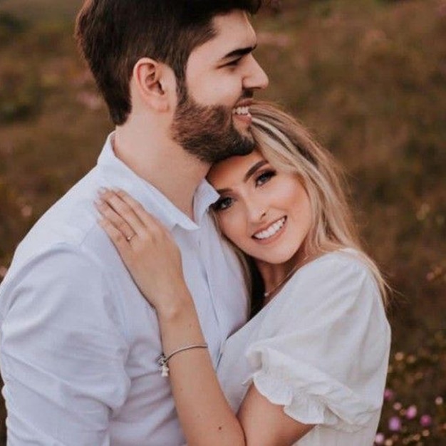 Photo romantic hug couple photo happy faces