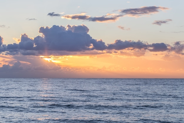 ポルトガルの海に沈む夕日。