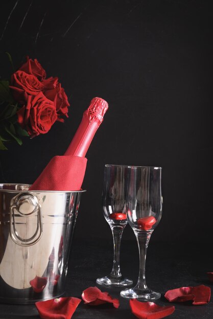 Romantisch daten met champagne rode rozen Valentijnsdag