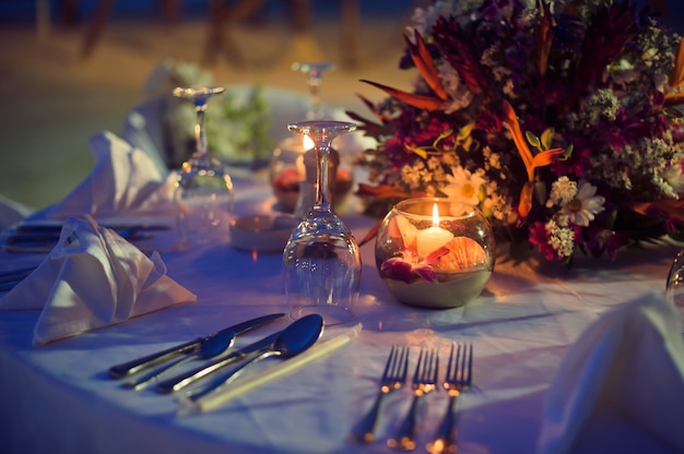 Romantisch diner op een strand