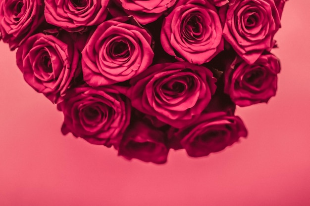 Romantisch luxeboeket van roze rozenbloemen in bloei als bloemenvakantieachtergrond