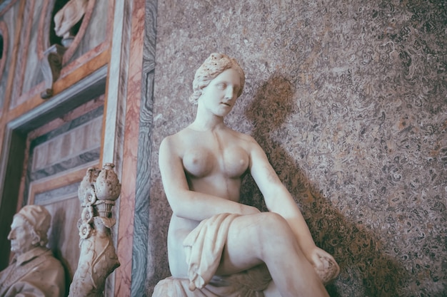 Rome, Italië - 22 juni 2018: Barokke marmeren sculpturale groep van Italiaanse kunstenaar in Galleria Borghese van Villa Borghese