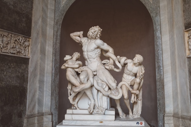 Rome, Italië - 22 juni 2018: Barokke marmeren sculpturen in het Vaticaanse museum