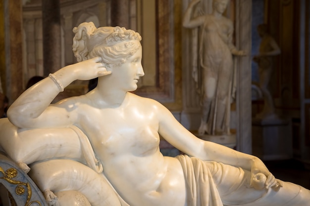 Rome, Italië - 24 augustus 2018: detail van Antonio Canova's standbeeld van Pauline Bonaparte, zijn meesterwerk in Villa Borghese