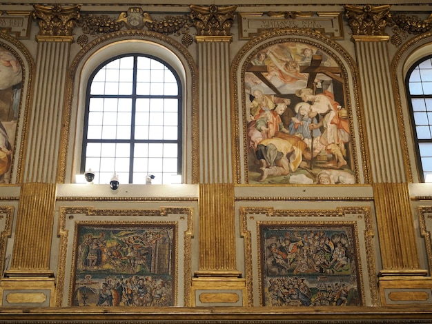 ROME, ITALY, NOVEMBER 27, 2022: Basilica di Santa Maria Maggiore 교회의 인테리어 및 건축 세부 사항