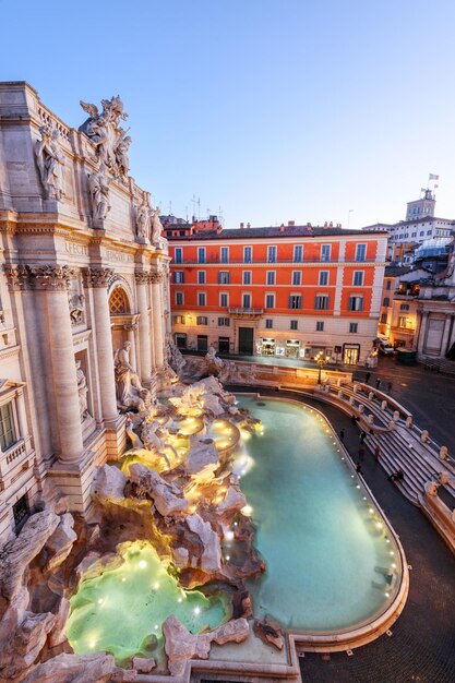 Photo rome italy overlooking trevi fountain