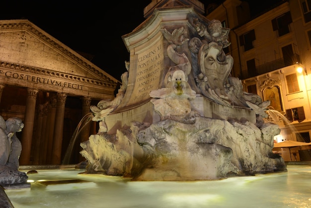 Rome Pantheon fontein nachtzicht