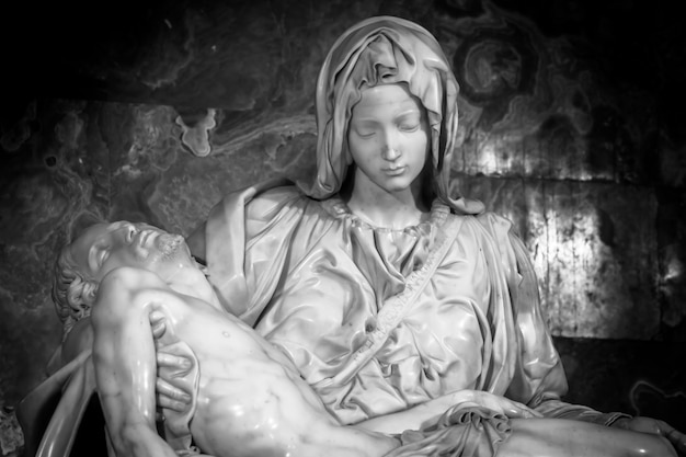 Рим, штат Ватикан - 28 августа 2018: Питер ди Микеланджело (Жалость), 1498-1499, расположенный в базилике Святого Петра в Риме