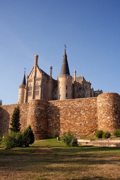 Foto romeinse muren en bisschoppelijk paleis, astorga