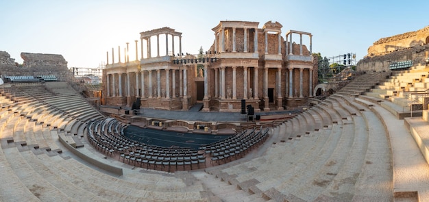 Romeinse ruïnes van Merida panoramisch van bovenaf en de trappen van het Romeinse theater Extremadura Spanje