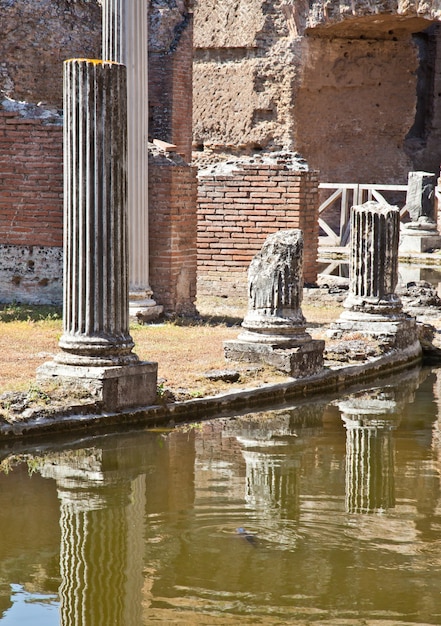 Romeinse zuilen in Villa Adriana, Tivoli, Italië