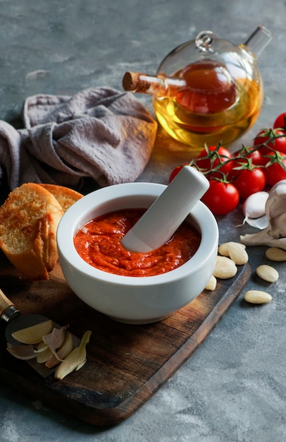 Salsa romesco, tipica della catalogna, in spagna.