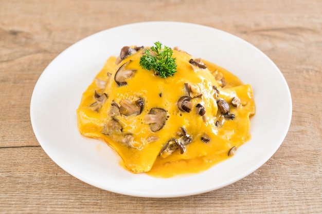 Romige omelet met champignon