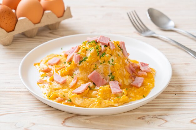 Romige Omelet met Ham op Rijst