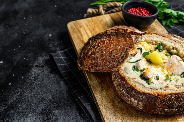 Romige vissoep met zalm en aardappelen