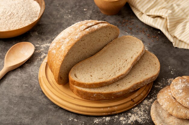 Rond brood. vers gebakken brood.