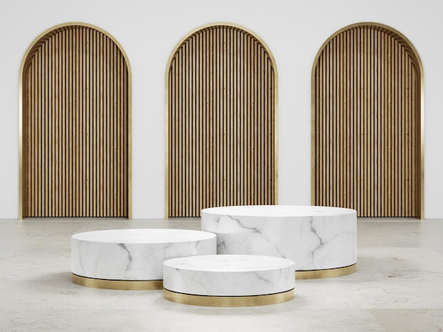 Rond witmarmeren podium met een metalen gouden basis op travertijnvloer in luxe studio